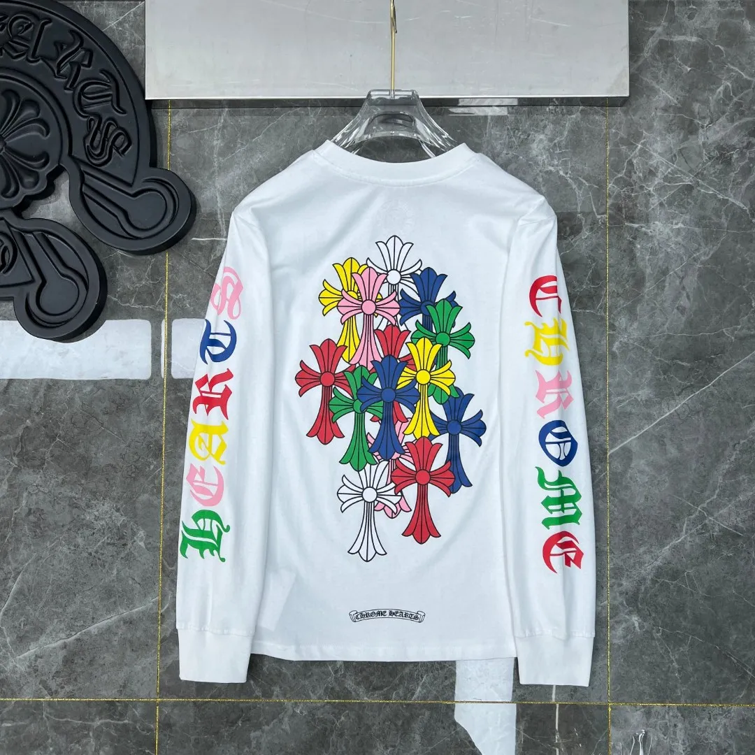 P160 Chrome Hearts long T series is available at the counter simultaneously. Chrome’s classic colorful phantom cross letter flower arm length T. Imported environmentally friendly glue printing and dyeing. Specially customized original 1:1 high weight comfortable fabric. 🌈Recommended colors: black white 🌈Cardage: S, M, L, XL